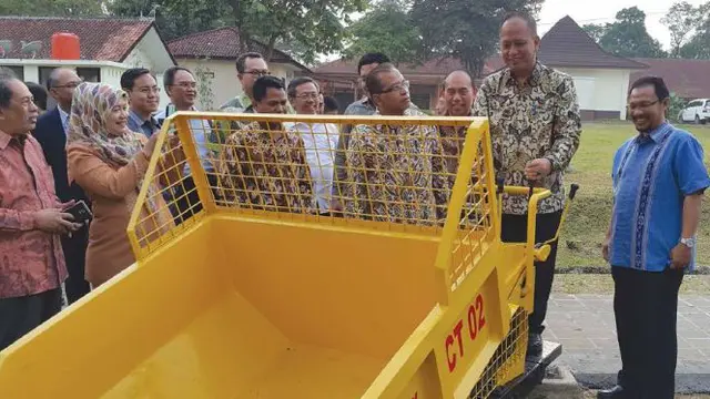Alat Angkut Buah Sawit TBS Fastrex CT02. Kredit: Kemenristekdikti