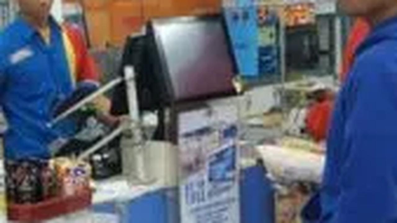 BPKN Pelototi Parkir Liar dan Minta Donasi Uang Kembalian di Indomaret