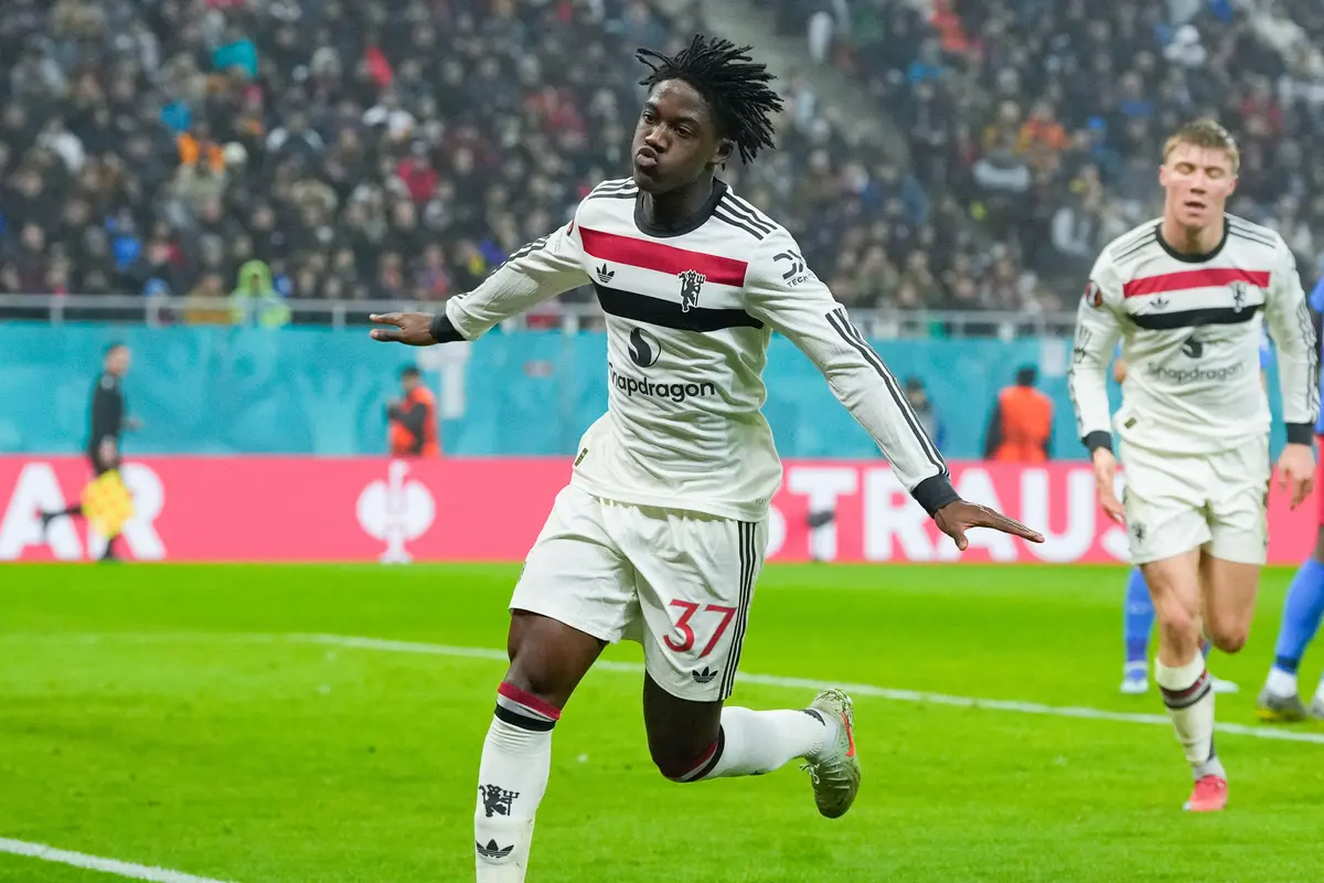 Foto: Kobbie Mainoo Bayar Tunai Kepercayaan Amorim, Manchester United Gulung FCSB di Liga Europa