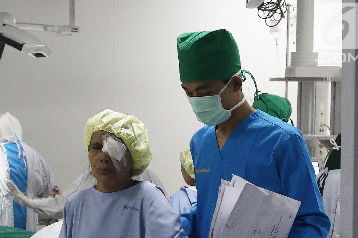RS EMC Sentul Gelar Bakti Sosial Operasi Katarak Gratis