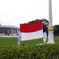 Pasukan Pengibar Bendera Pusaka (Paskibraka) bersiap mengibarkan Bendera Merah Putih saat Upacara Peringatan Detik-Detik Proklamasi 1945 yang dipimpin oleh Presiden Joko Widodo di Istana Merdeka, Jakarta, Senin (17/8/2020). (Foto: Biro Pers Sekretariat Presiden)