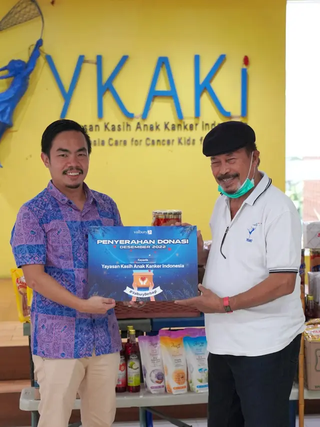 Jelang Natal, Valbury Beri Donasi kepada Anak-anak Pejuang Kanker YKAKI