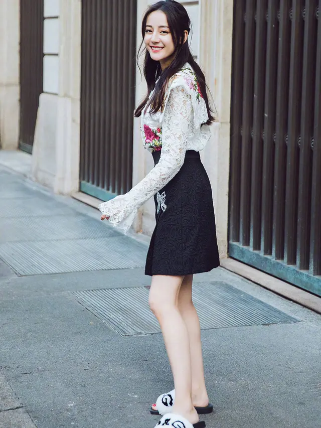 6 Potret Dilraba Dilmurat, Artis Asal China yang Curi Perhatian