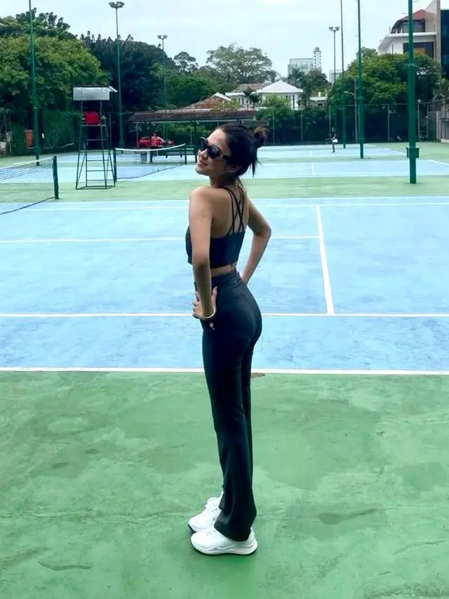 6 Gaya Sporty Stylish Azizah Salsha yang Punya Hobi Main Tenis