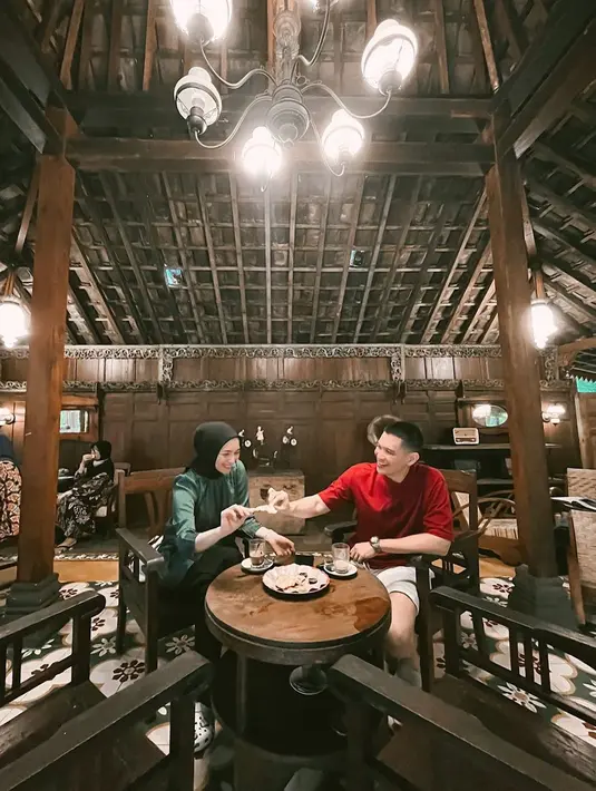 [Instagram/thereal_rezkyadhitya]