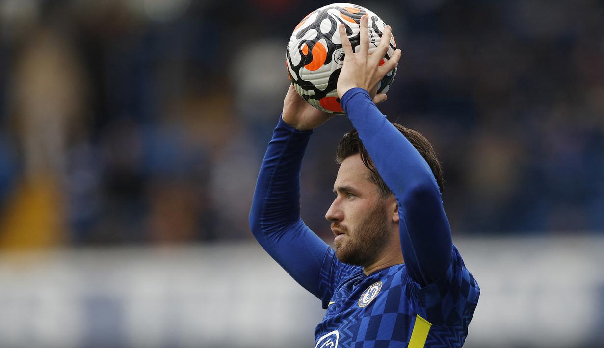 Ben Chilwell. Bek kiri Inggris berusia 25 tahun yang telah dua musim berseragam Chelsea ini menjadi bek termahal The Blues hingga saat ini. Ia didatangkan dari Leicester City pada awal musim 2020/2021 dengan nilai transfer mencapai 50,2 juta euro atau kini setara Rp759 miliar. Hingga kini ia telah tampil dalam 55 laga di semua ajang bersama Chelsea dengan torehan 7 gol dan 8 assist. (AFP/Adrian Dennis)