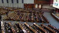 Anggota dewan mengikuti rapat paripurna terakhir untuk masa kepemimpinan periode 2014-2019 di Jakarta, Senin (30/9/2019). DPR periode 2014-2019 telah mengesahkan 91 RUU. (Liputan6.com/JohanTallo)