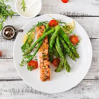 Sayur asparagus/copyright shutterstock/Timolina