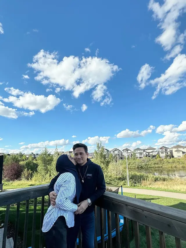 Tengku Firmansyah dan Cindy Fatikasari di Kanada