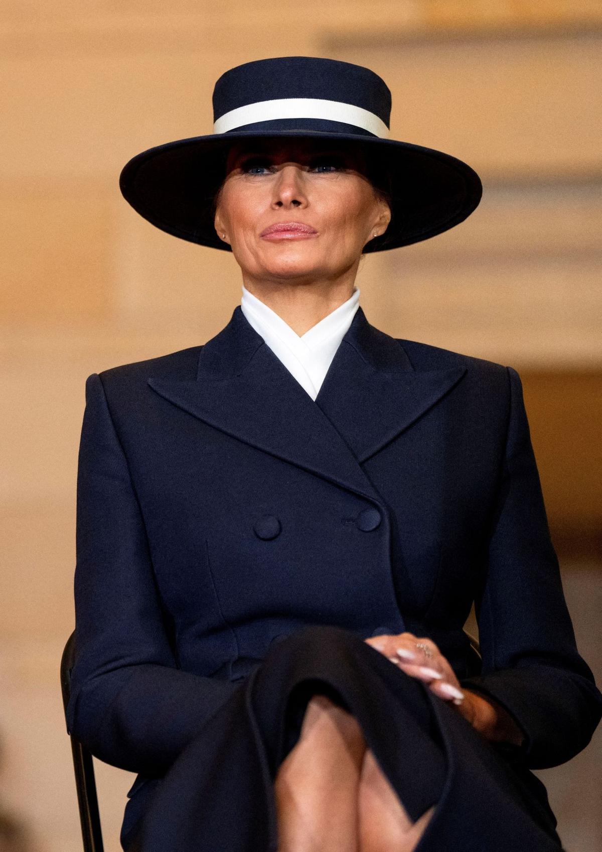Gaya Melania Istri Donald Trump Curi Perhatian di Pelantikan