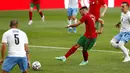 Pemain Portugal Bruno Fernandes mencetak gol ke gawang Israel pada pertandingan persahabatan internasional di Stadion Alvalade, Lisbon, Portugal, Rabu (9/6/2021). Portugal menang 4-0. (AP Photo/Armando Franca)