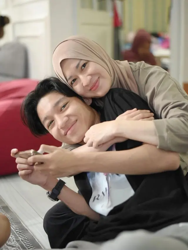 Potret Kebersamaan Kiesha Alvaro dan Okie Agustina