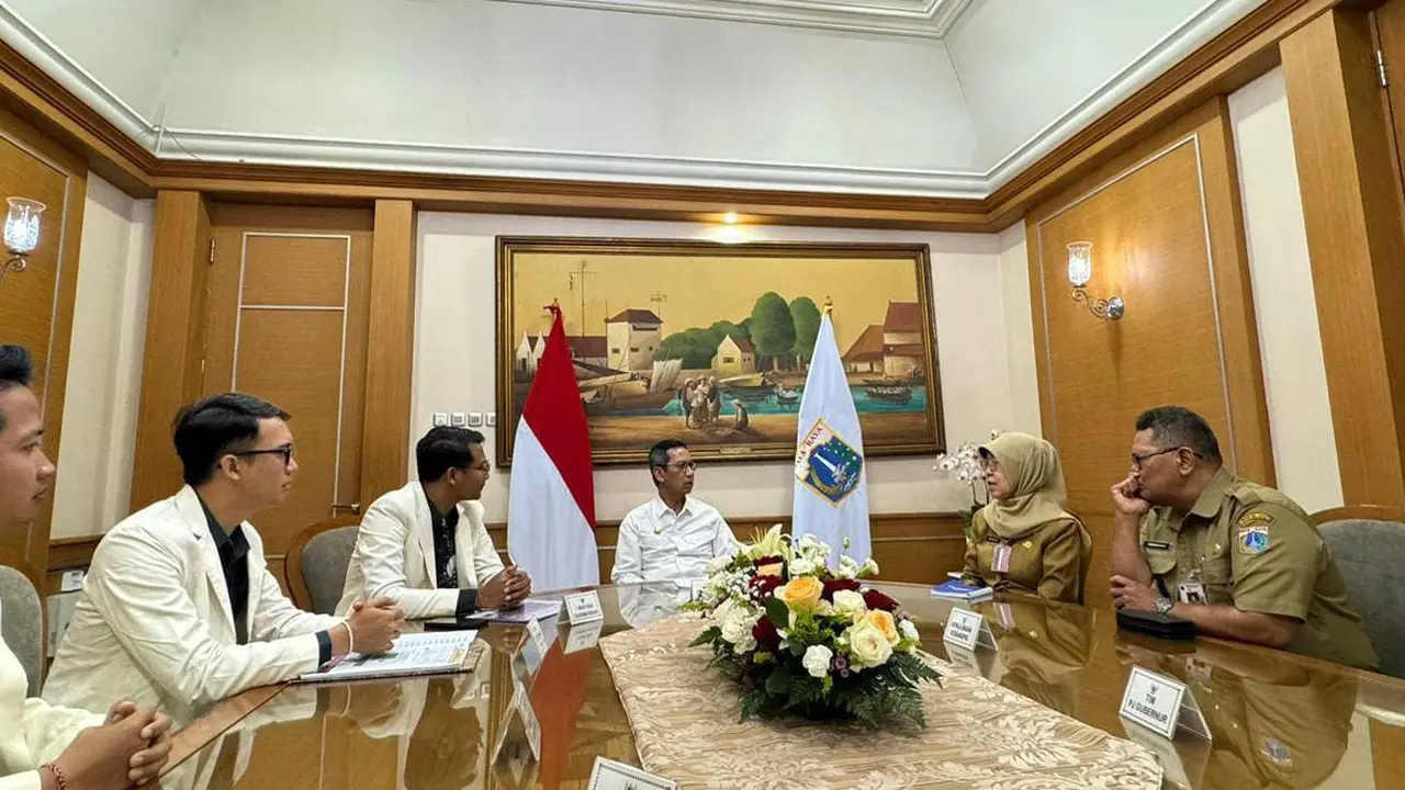 Organisasi Kesatuan Mahasiswa Hindu Dharma Indonesia (KMHDI) bertemu Pj Gubernur Jakarta Heru Budi Hartono di Balai Kota pada Senin (18/3/2024) dan mendukung Jakarta tetap menjadi pusat aktivitas masyarakat Indonesia, bahkan dunia.