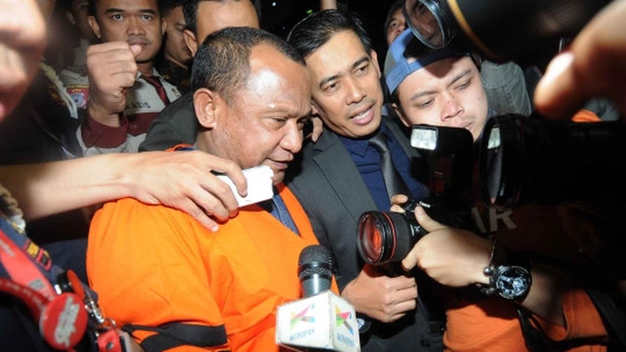 Resmi ditahan, tersangka Bupati Morontai bungkam seribu bahasa