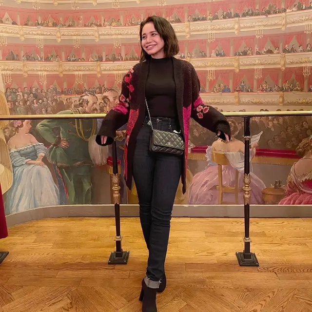 6 OOTD Rossa dengan Sejumlah Tas Mahal, Berapa Harganya?