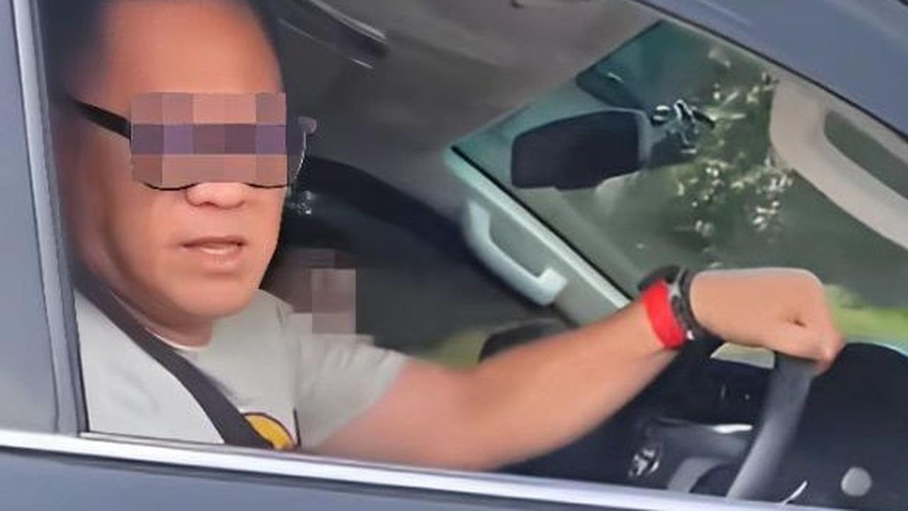 Viral pengemudi Fortuner arogan mengaku adik seorang jenderal TNI terlibat cekcok usai bersenggolan dengan pengendara mobil lain di jalan tol Cikampek KM 57.