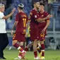 Jose Mourinho (kiri) sukses mengawali debutnya sebagai nakhoda baru AS Roma di Liga Italia musim 2021/2022. Skuat asuhannya berhasil merebut poin tiga dari Fiorentina pada giornata pertama liga. (Foto: AP/Gregorio Borgia)