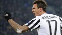 Selebrasi Mario Mandzukic usai mencetak gol ke gawang Manchester City pada pertandingan kelima Grup D Liga Champions di Juventus Stadium, Kamis (26/11/2015) dini hari WIB.