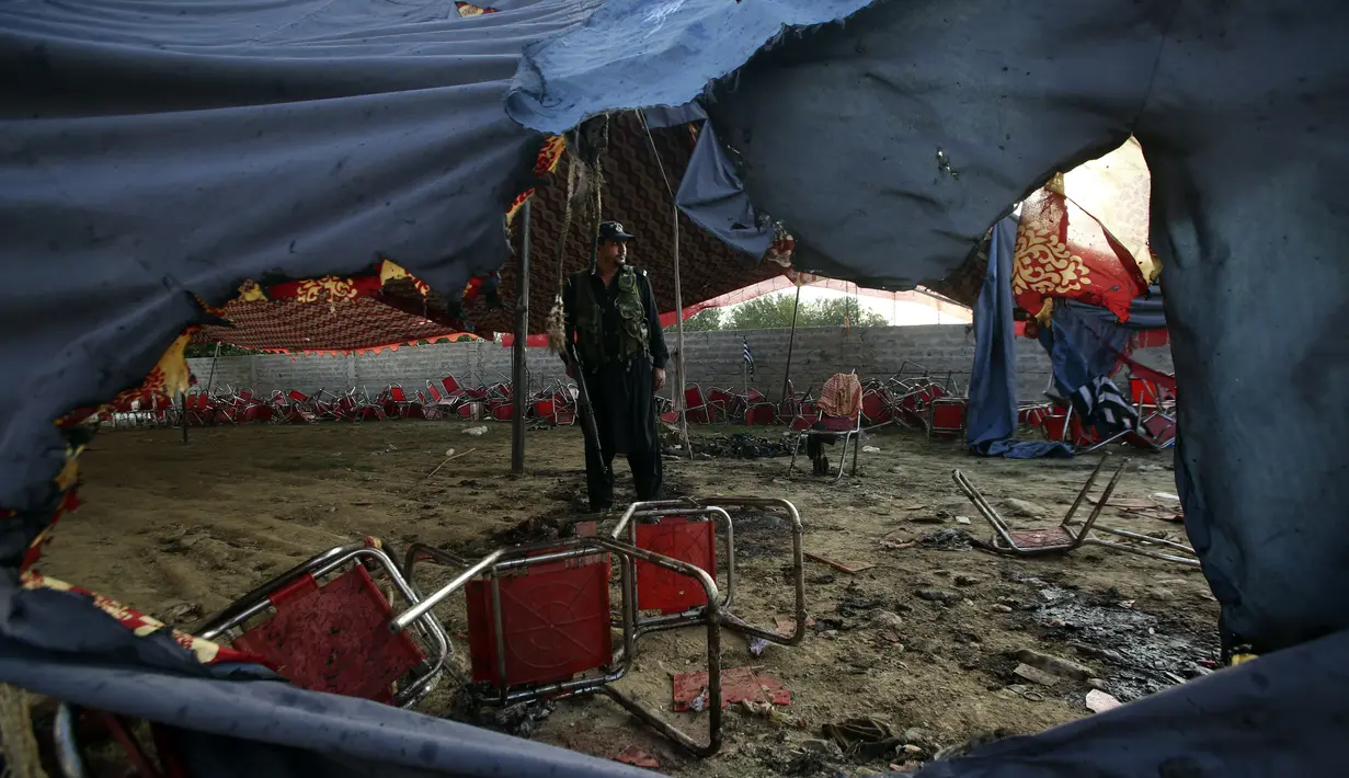 Hampir 200 orang terluka, dengan 17 di antaranya kritis.  (AP Photo/Mohammad Sajjad)