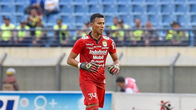 Kiper Persib Bandung Teja Paku Alam. (foto: https://www.instagram.com/tejapakualaam)