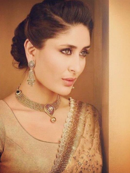 Meski Tanpa Suami  Kareena  Kapoor  Tetap Rayakan Ultah 