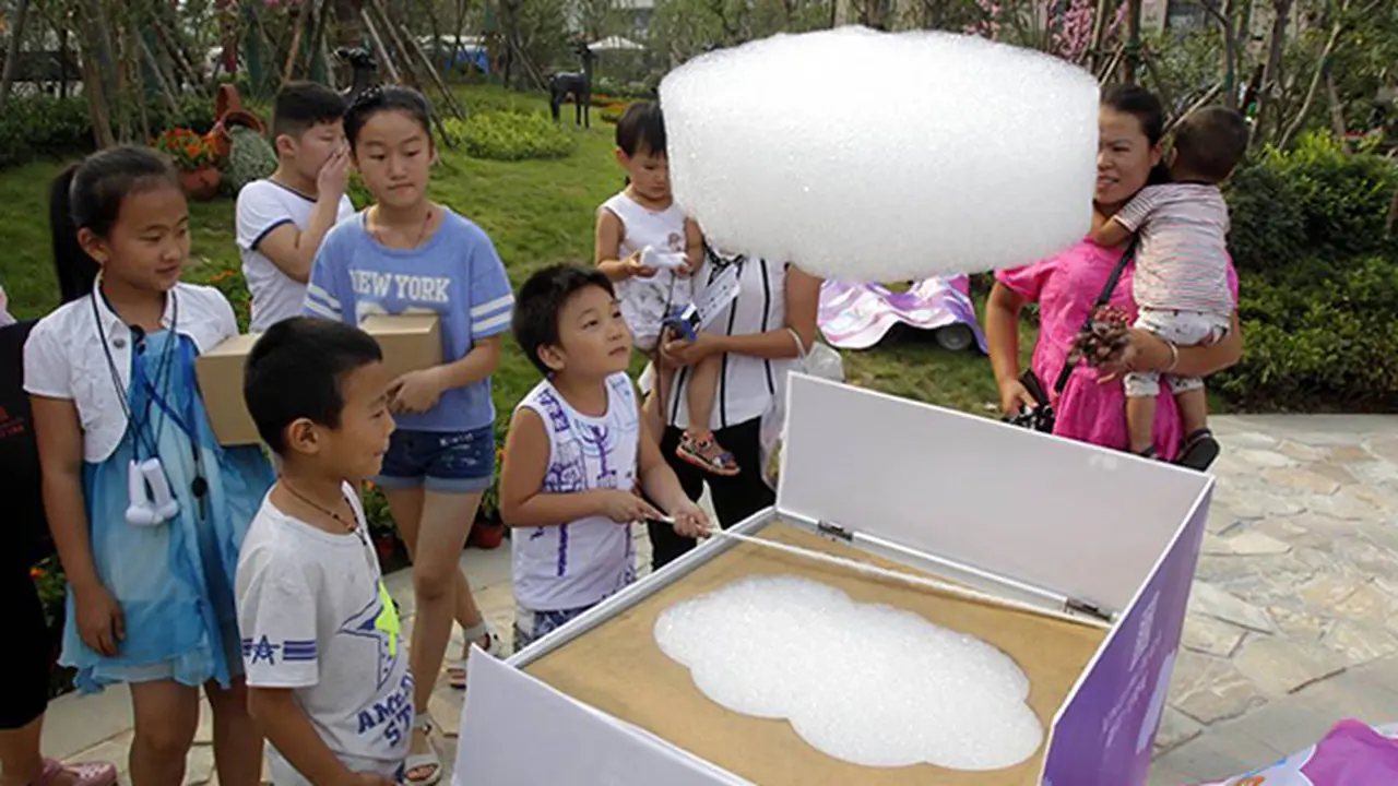 China Kini Sukses Membuat Awan Palsu dari Gelembung Busa