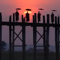 Jembatan U Bein, Myanmar. (Mint Images/Art Wolfe/Getty Images)