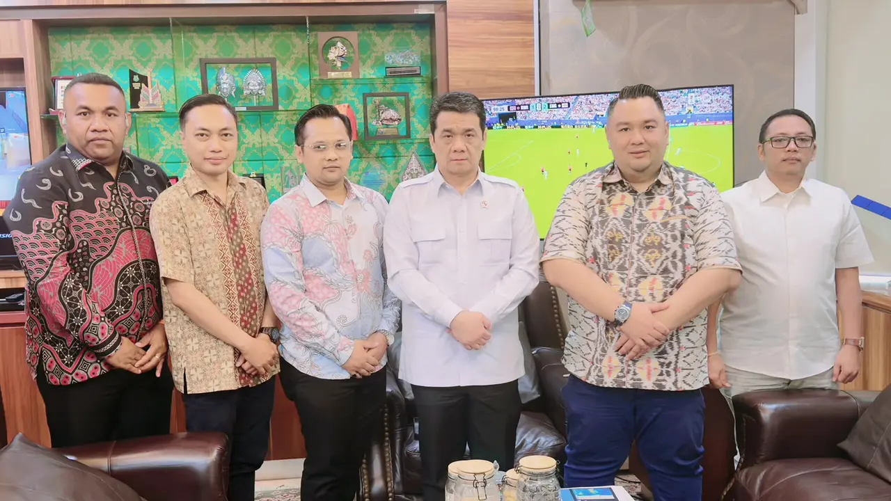 Barisan 8 Center (B8C) bersama Wakil Menteri Desa dan Pembangunan Daerah Tertinggal, Ariza Patria (Istimewa)