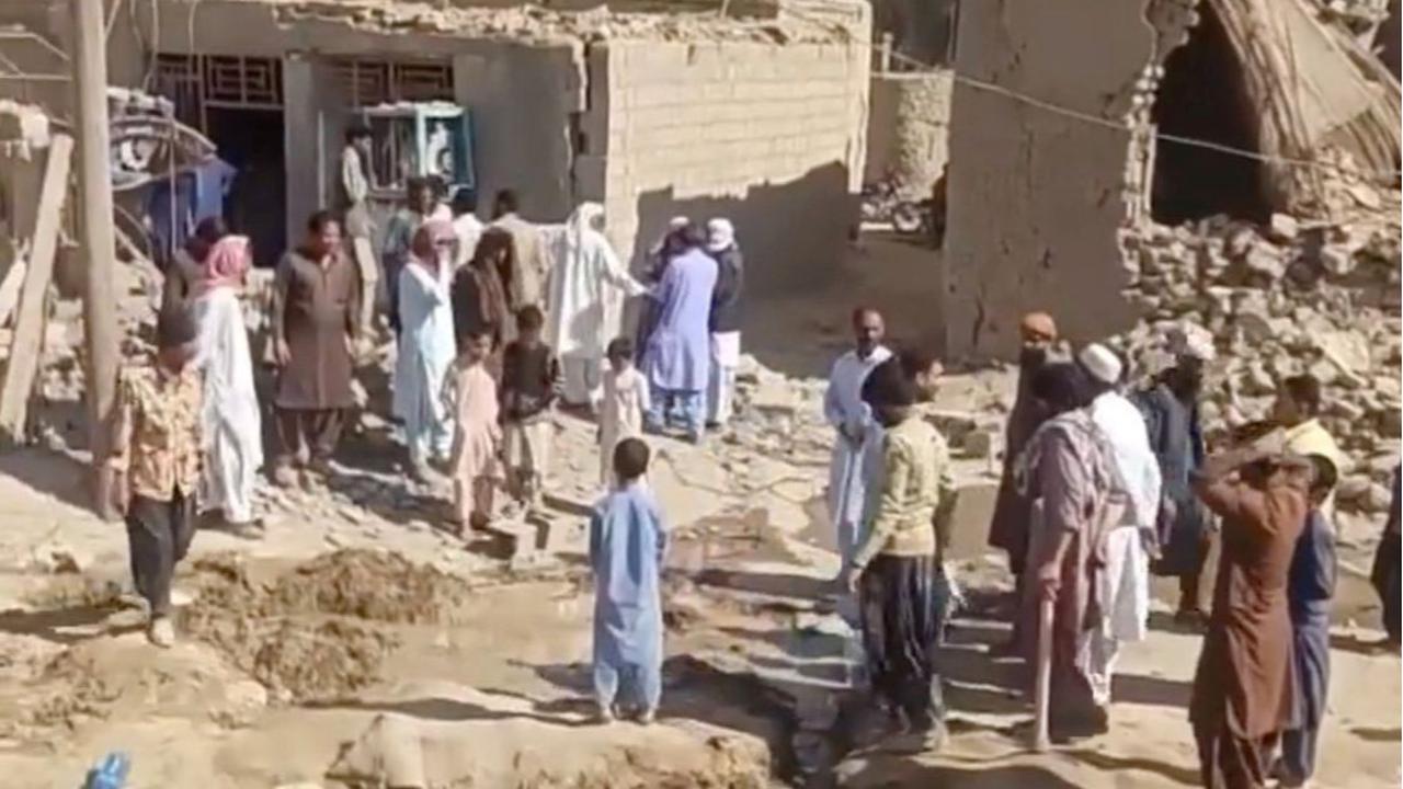 Dalam pernyataan itu, militer Pakistan juga telah mengerahkan drone penyerang, roket, amunisi, dan senjata jarak jauh untuk serang Iran.<br>