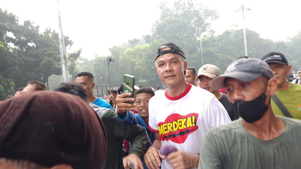 Ganjar menghindar ketika ditanya nama Khofifah sudah masuk kantong Ketua Umum PDIP Megawati Soekarnoputri.<br>
