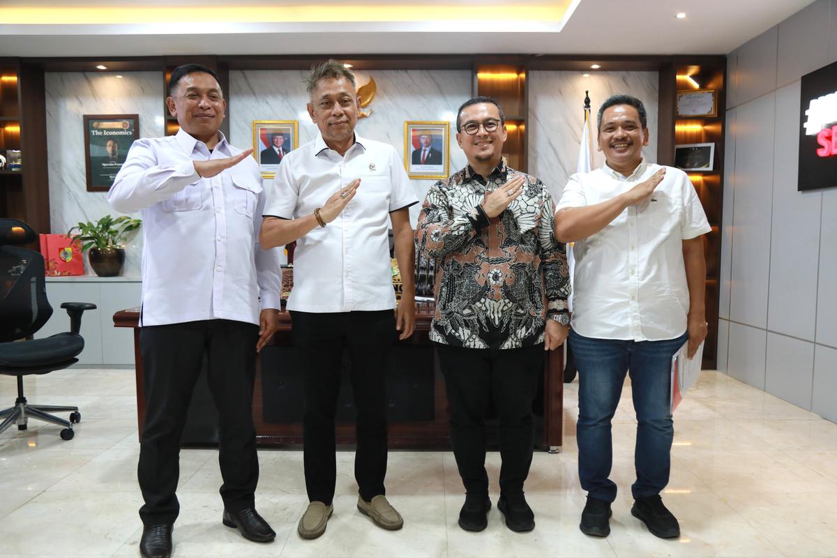 Sekolah Rakyat Segera Dibangun, Bupati Mamuju Tengah Serahkan Sertifikat Lahan ke Kemensos