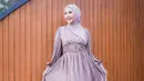 <p>Selebgram Dara Arafah sepertinya kian mantap dengan memakai pakaian muslimah yang menutup keseluruhan tubuhnya. Pemilik 2,7 juta followers di Instagram ini mulai sering terlihat berhijab sejak awal April 2022. (Instagram/daraarafah)</p>