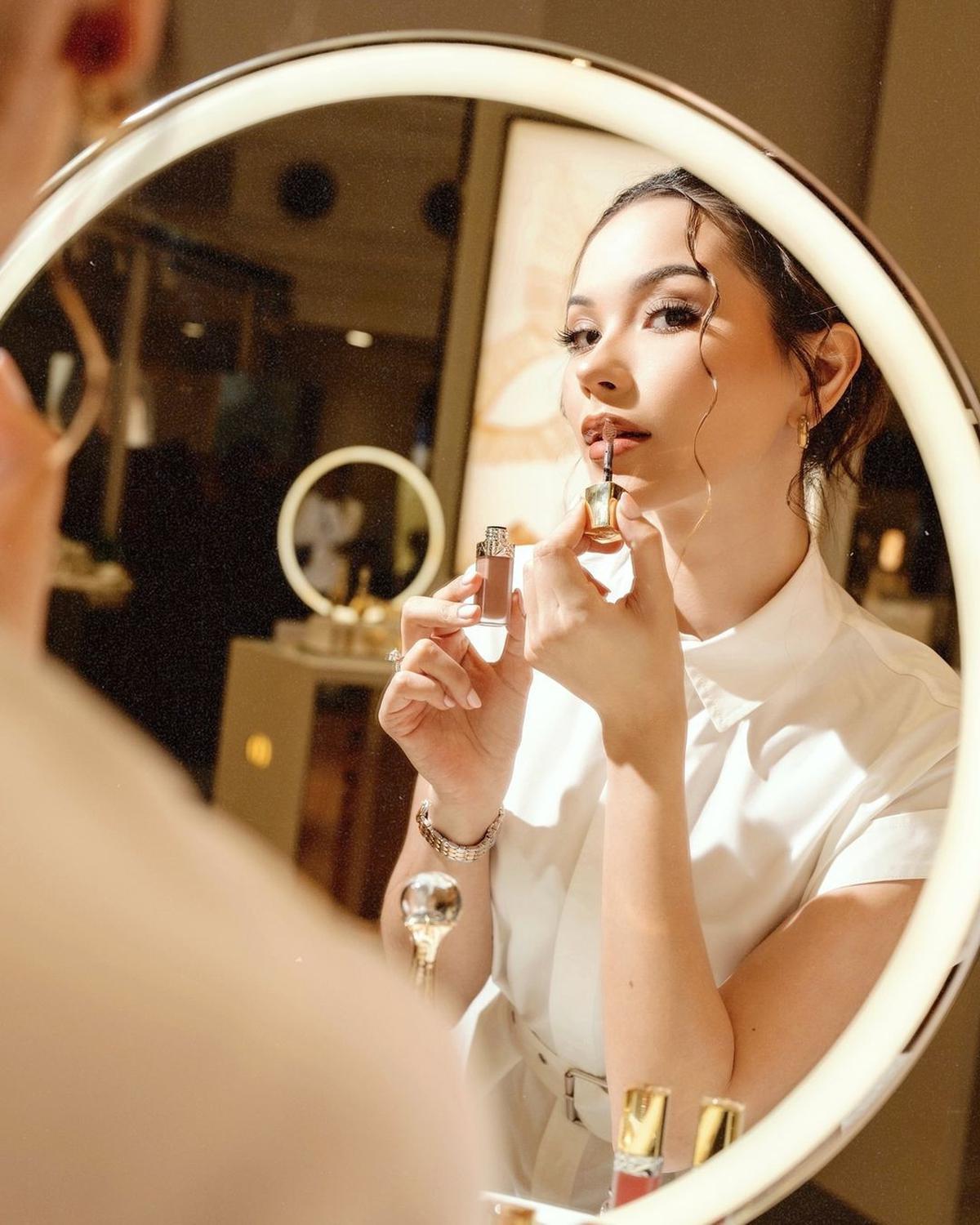 Potret Alyssa Daguise dengan Brand Dior, Aura Cantiknya Makin Tumpah-Tumpah