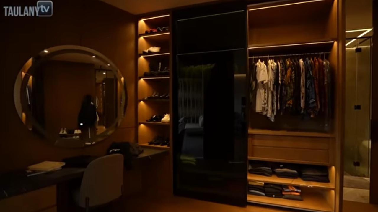6 Potret Kamar Super Cozy Boy William, Vibes ala Hotel Berbintang dengan Pemandangan Kolam Renang