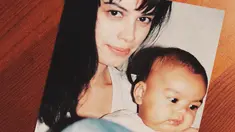 Eva Celia kerap menyatakan cintanya pada sang ibu dengan foto masa kecilnya. Hubungan ibu dan anak ini banyak menuai pujian dari netizen. (Liputan6.com/IG/@evacelia)