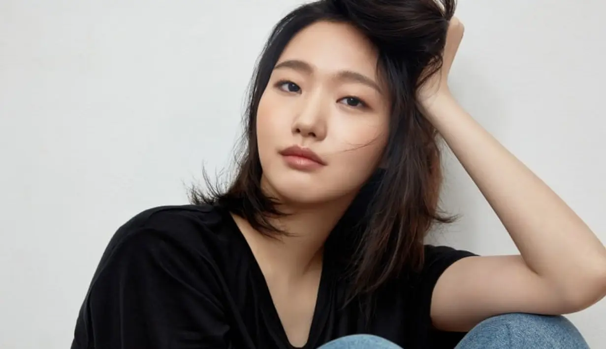 Kepopuleran Kim Go Eun semakin tinggi setelah ia bermain dalam drama Goblin pada akhir 2016 silam. Meskipun sudah jadi aktris terkenal, akan tetapi ia mengaku khawatir. (Foto: Soompi.com)