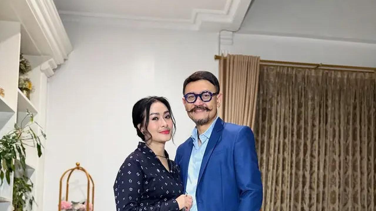 Model Kebaya Hitam ala Iis Dahlia di Resepsi Putri Ikke Nurjanah, Simpel Tapi Anggun