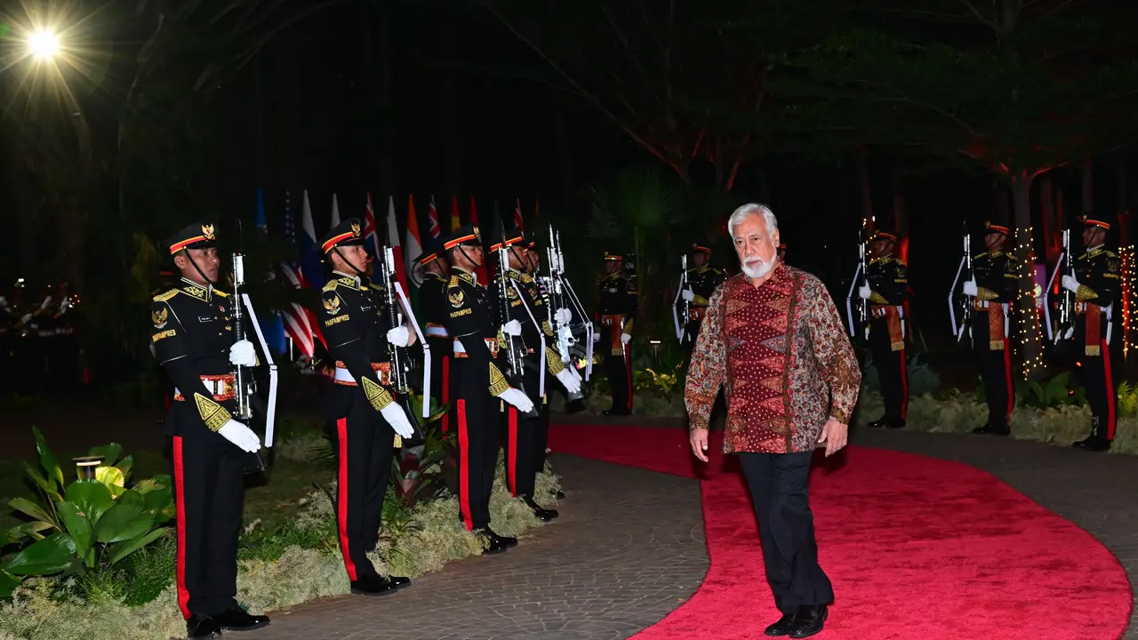 Jokowi Terkekeh Melihat Perdana Menteri Timor Leste, Xanana Gusmao, Masuk Area Gala Dinner KTT ASEAN 2023 Tanpa Foto hingga Momen Xanana Joget 'Kaka Main Salah' dan 'Dancing Queen' (Foto: Laily Rachev - Biro Pers Sekretariat Presiden)