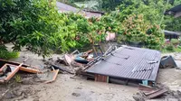 Banjir bandang menerjang daerah Guguak Kecamatan Batipuh Selatan Kabupaten Tanah Datar Sumatera Barat pada Minggu 5 April 2020.