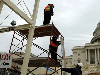 Suasana di depan U.S. Capitol, jelang pelantikan Presiden terpilih Donald Trump, Washington, Kamis (8/12). Donald Trump menjadi presiden terpilih AS usai mengalahkan Hillary Clinton di Pilpres AS. (REUTERS/Jonathan Ernst)