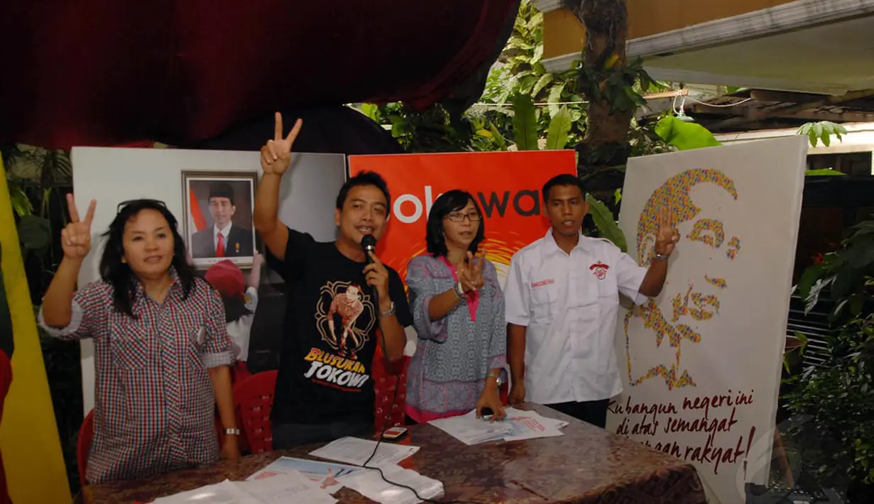 Dalam aksi tersebut, para relawan juga akan melepas sepasang merpati dan 53 balon sebagai kado untuk calon presiden nomor urut dua tersebut, Jakarta, Jumat (20/6/14). (Liputan6.com/Miftahul Hayat)