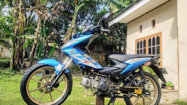10 Potret Modifikasi Honda Blade, Stripping Repsolnya tak Terlupakan!