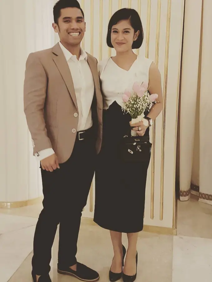 [Bintang] Dating Outfit Lebih Seru dengan Inspirasi Gaya Dian Sastrowardoyo dan Maulana Indraguna Sutowo