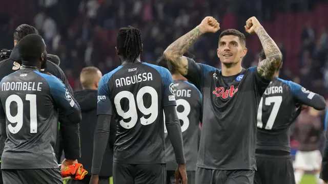Foto: Bayern Munchen dan Napoli Menang Besar di Liga Champions