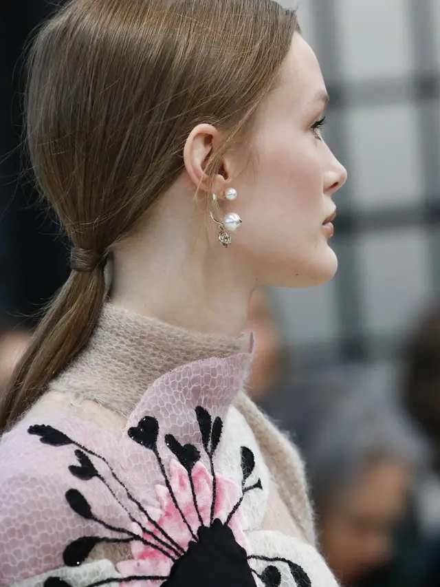 [Bintang] Tampil Modern Saat ke Kantor dengan Inspirasi Gaya Rambut dari Desainer Kenamaan