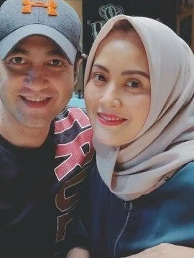 Curhat Soal KDRT, Ini 6 Potret Persahabatan Ferry Irawan dan Elma Theana