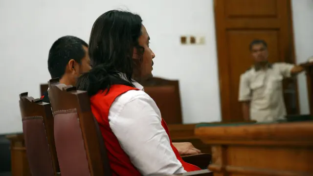 [Bintang] Ello Sidang