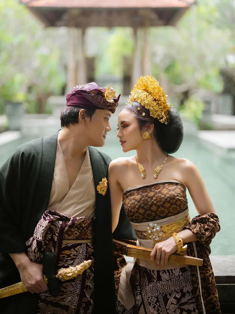 8 Tampilan Cantik khas Bangsawan Bali dari Mahalini Raharja di Foto Prewedding, Pancarkan Aura Calon Pengantin