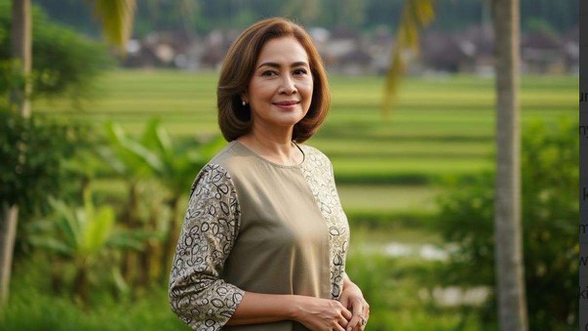 9 Model Baju Wanita Usia 50 Tahun Kombinasi Polos, Tampil Elegan dan Nyaman di Usia Matang
