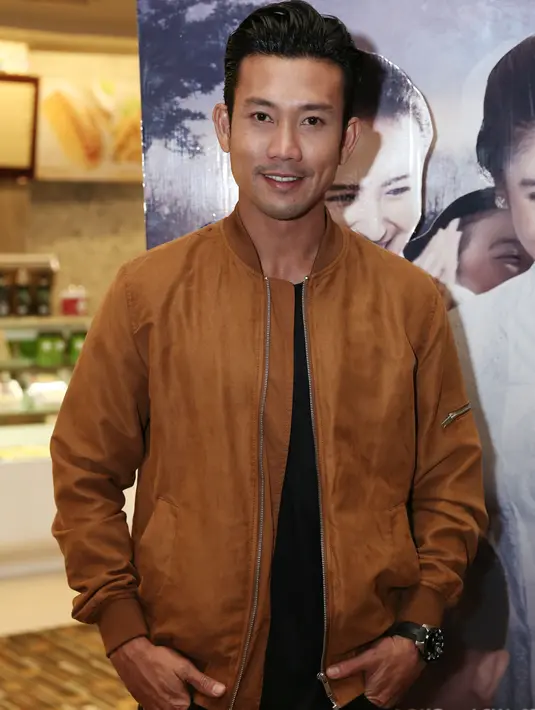 Hampir lima tahun Denny Sumargo menekuni dunia seni peran. Ia mengaku tidak terlalu ngotot dengan kegiatan barunya sebagai aktor. Baginya, yang terpenting adalah bekerja dan memberikan manfaat bagi orang lain. (Galih W. Satria/Bintang.com)